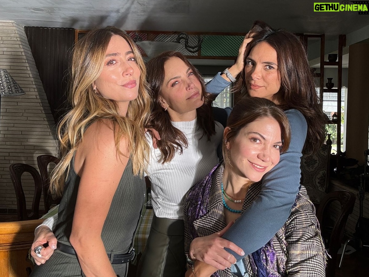 Viña Machado - 11.5K Likes - Tanta, TANTA gratitud por este proyecto y por estas mujeres que Dios y la vida pusieron en mi camino. ✨

Las de Siempre no solo es una serie, es una historia que nos unió para siempre. Qué afortunada soy de tenerlas!💛

¡2025, qué AÑO! 🙌

#LasDeSiempre #GratitudInfinita #AmigasQueSonFamilia #PuraMagia #MuyPronto #RCN