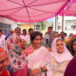 Vinesh Phogat Instagram - अनूपगढ़ गांव में अपनों का साथ, प्यार और आशीर्वाद ने हमारी ताकत को और बढ़ाया है। मिलकर लड़ेंगे जुलाना के हक की लड़ाई और जीत सुनिश्चित करेंगे।🙏