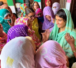 Vinesh Phogat Instagram - आज देवरढ गांव में जनसंपर्क कार्यक्रम के दौरान अपने परिवार जैसा प्यार और समर्थन मिला।