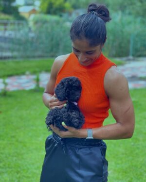 Vinesh Phogat Instagram - Unconditional love has a furry face!!! 🐶❤️
#throwback