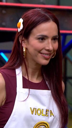 Violeta Bergonzi Instagram - ¡Todo fue color violeta... digo de rosa! 👏😍 Lo que parecía ser un momento de tensión para Violeta Bergonzi en #MasterChefCelebrity, terminó en cachete y aplausos por su sazón y preparación. ¿Cuántos emocionados por su triunfo?🥳🤔 #MasterChefCelebrityColombia