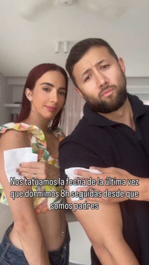 Violeta Bergonzi Instagram - Papás confirmen!!!! 😬🫥😴
Parece chiste pero es anécdota y altera muchas cosas en l vida profesional, de pareja, emocionalmente afecta…
Hay días que son agotadores y muy retadores…
Ser padres nos ha unido más como pareja pero nos ha quitado espacios que eran nuestros… hay que trabajar duro para mantener sólida la familia en esta etapa… si ya estás en la siguiente etapa cuéntame cuál es el reto más duro?
#maternidad #paternidad #humor #pareja #niños #primerainfancia
