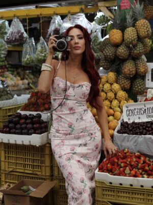 Violeta Bergonzi Instagram - Don’t Give Papaya 🍏🍋🍒🍒🍎🥥🍋🟩🥑🍊🍉
-
Mi vestido @larue_lingerie
#location Plaza de Paloquemao