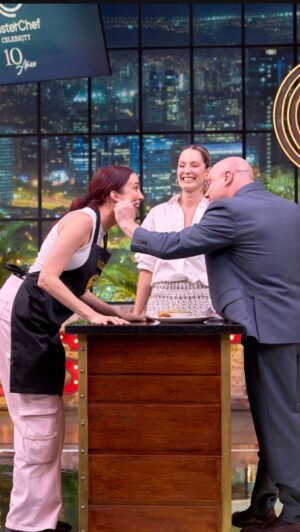Violeta Bergonzi Instagram - ¡Felicitaciones, Violenta, digo, Violeta! 😍👏 La presentadora enamoró con su propuesta vegana y los jueces no necesitaron deliberar para darle la salvación directa en #MasterChefCelebrity #MasterChefCelebrityColombia 🥳