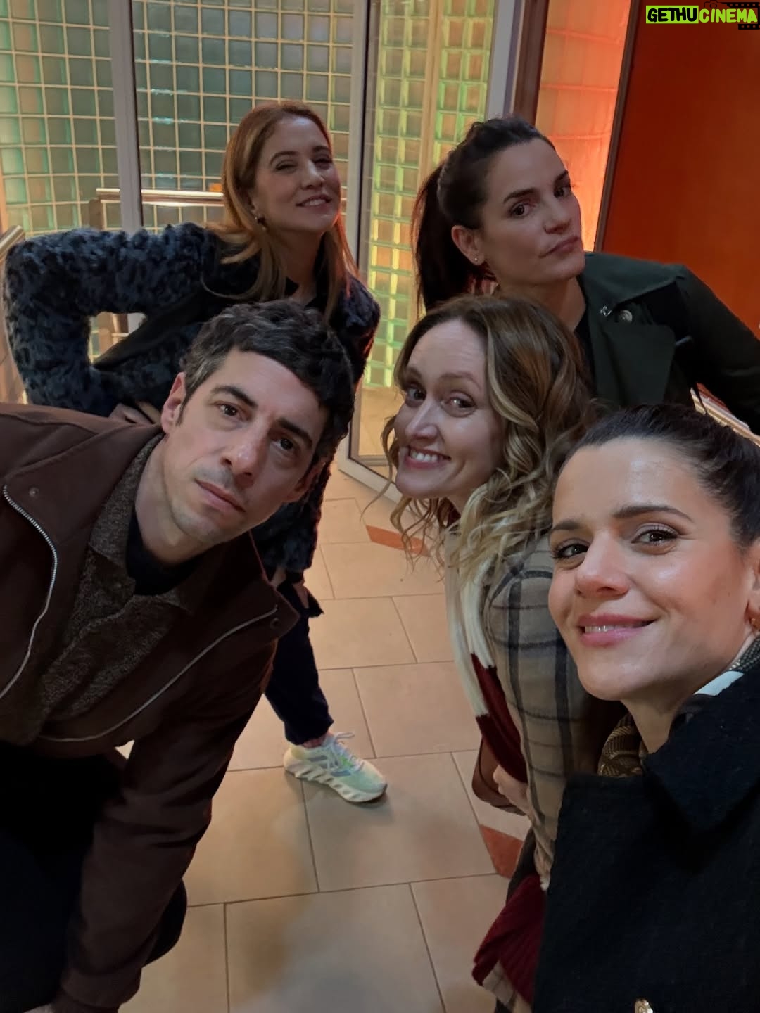 Violeta Urtizberea - 18.2K Likes - esto fue Julio

1-patinadoras
2-los envidiosos
3-los actores están mucho en bata 
4-las bebas
5-agrandaditas
6-“tengo toda”
7-Amira 
8-El flan de mi tía 
9-confesiones de @juaningaramo 
10-fuimos a ver al papi al trabajo @prettywoman.elmusical 
11-con la 👑 
12-lila con el cartel de su abuelastro😂
13-los dibujos de Lila
14-dándolo todo en @theannwagners
15-mis amiguitos
16-el pulso!
17-no podía faltar