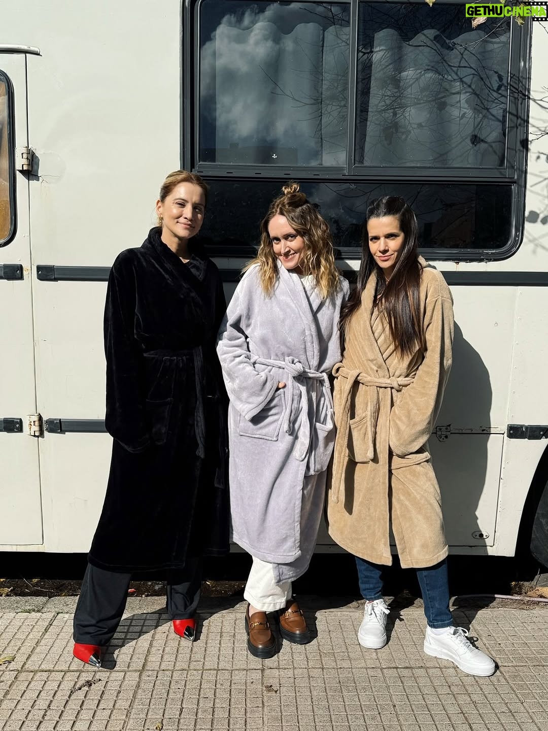 Violeta Urtizberea - 18.2K Likes - esto fue Julio

1-patinadoras
2-los envidiosos
3-los actores están mucho en bata 
4-las bebas
5-agrandaditas
6-“tengo toda”
7-Amira 
8-El flan de mi tía 
9-confesiones de @juaningaramo 
10-fuimos a ver al papi al trabajo @prettywoman.elmusical 
11-con la 👑 
12-lila con el cartel de su abuelastro😂
13-los dibujos de Lila
14-dándolo todo en @theannwagners
15-mis amiguitos
16-el pulso!
17-no podía faltar