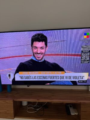 Violeta Urtizberea Instagram - esto fue Julio

1-patinadoras
2-los envidiosos
3-los actores están mucho en bata 
4-las bebas
5-agrandaditas
6-“tengo toda”
7-Amira 
8-El flan de mi tía 
9-confesiones de @juaningaramo 
10-fuimos a ver al papi al trabajo @prettywoman.elmusical 
11-con la 👑 
12-lila con el cartel de su abuelastro😂
13-los dibujos de Lila
14-dándolo todo en @theannwagners
15-mis amiguitos
16-el pulso!
17-no podía faltar