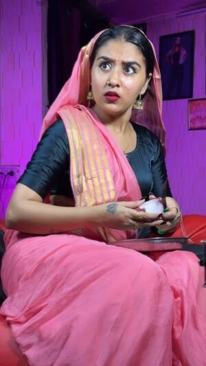 Vishaka Panwar Instagram - Bejhdo apne “Sarkar” ko yeh video🤣👇🏻
#jaatni #reelitfeelit #explorepage