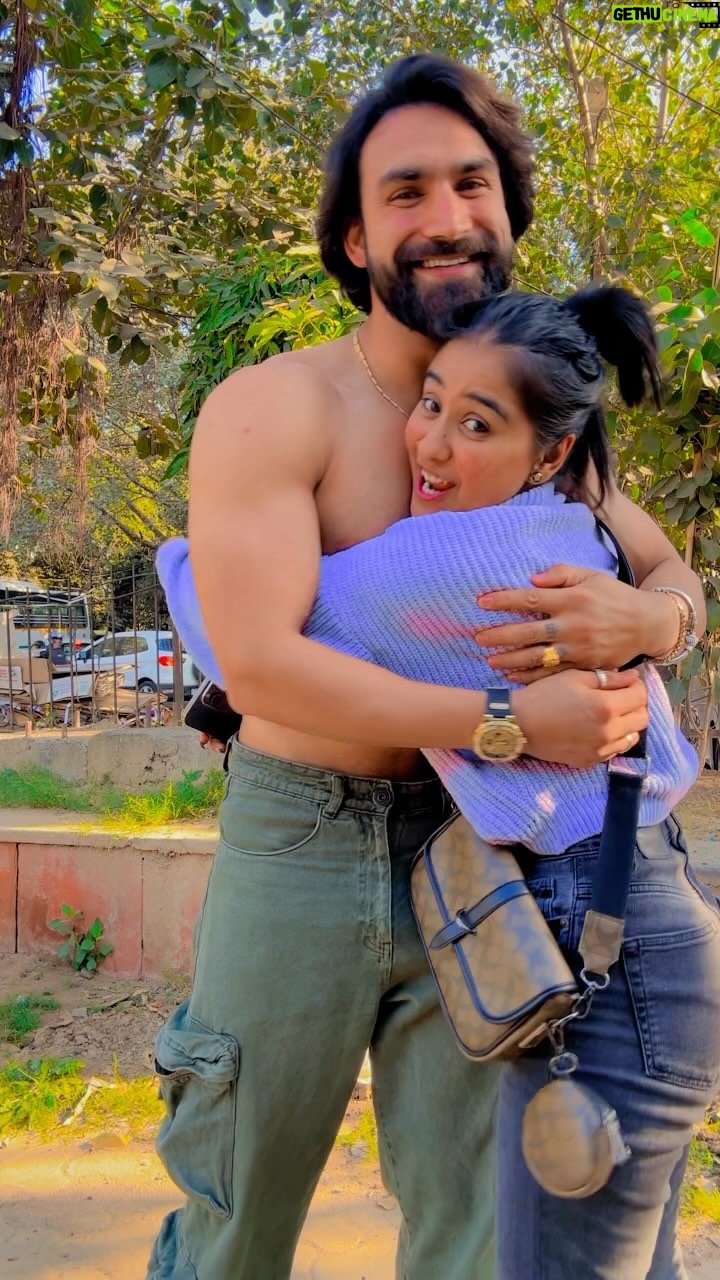 Vishaka Panwar - 447.8K Likes - Ye ladki khi par bhi mere kapde nikalwa deti h 🥰❤️ par ladu k liye kuch bhi ❤️🧿 @vishaka__jaatni ❤️🧿

#reelitfeelit #explorepage #jaatjaatni