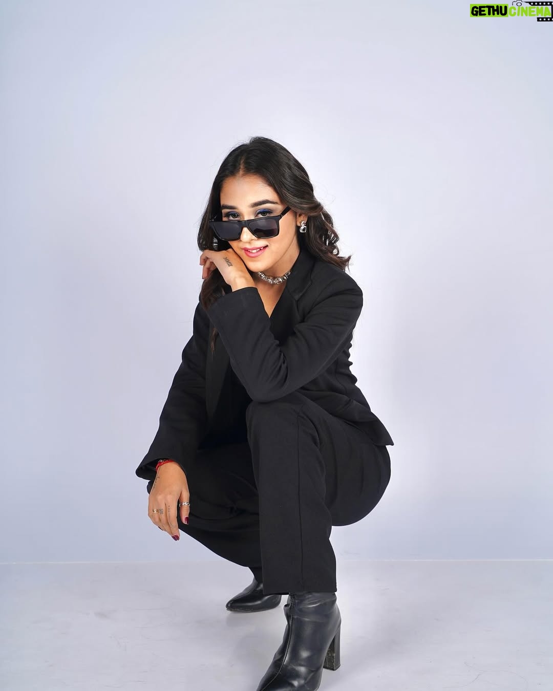 Vishaka Panwar - 246.1K Likes - Choose your favourite 🖤1,2,3,4,5,6,7 ❓

💄- @makeoverbynivedita 
📸- @thehunkybear 
📍- @stardome_studio 

#jaatni #exploremore