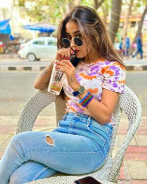 Vishaka Panwar Instagram - Guess karo mene kaunsi “Watch” pehni hai?⌚️👀👇🏻
#jaatni #explorepage
