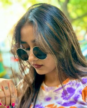 Vishaka Panwar Instagram - Guess karo mene kaunsi “Watch” pehni hai?⌚️👀👇🏻
#jaatni #explorepage