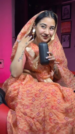 Vishaka Panwar Instagram - Tag kardo joh ese gaana gaata hai🤣👇🏻
#jaatni #reelitfeelit #explorepage