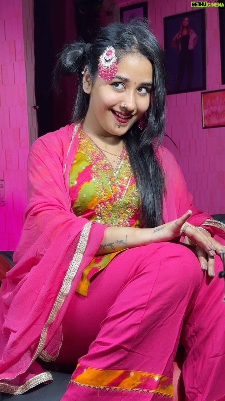 Vishaka Panwar - 242.3K Likes - Nose pey kya pehna hai btao?🤣👇🏻
#jaatni #reelitfeelit #explorepage
