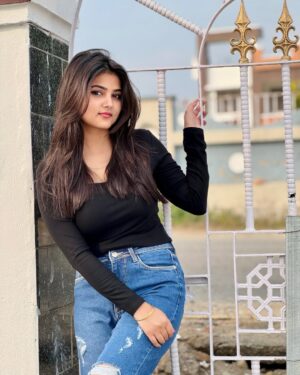 Vishali Instagram - Sparkle like you mean it✨❤️🫰🏻
#pic #picture #picoftheday #photooftheday #photo #photoshoot #photography #instagram #instagood #instalike #instadaily #trending #explorepage #explore #love #outfit