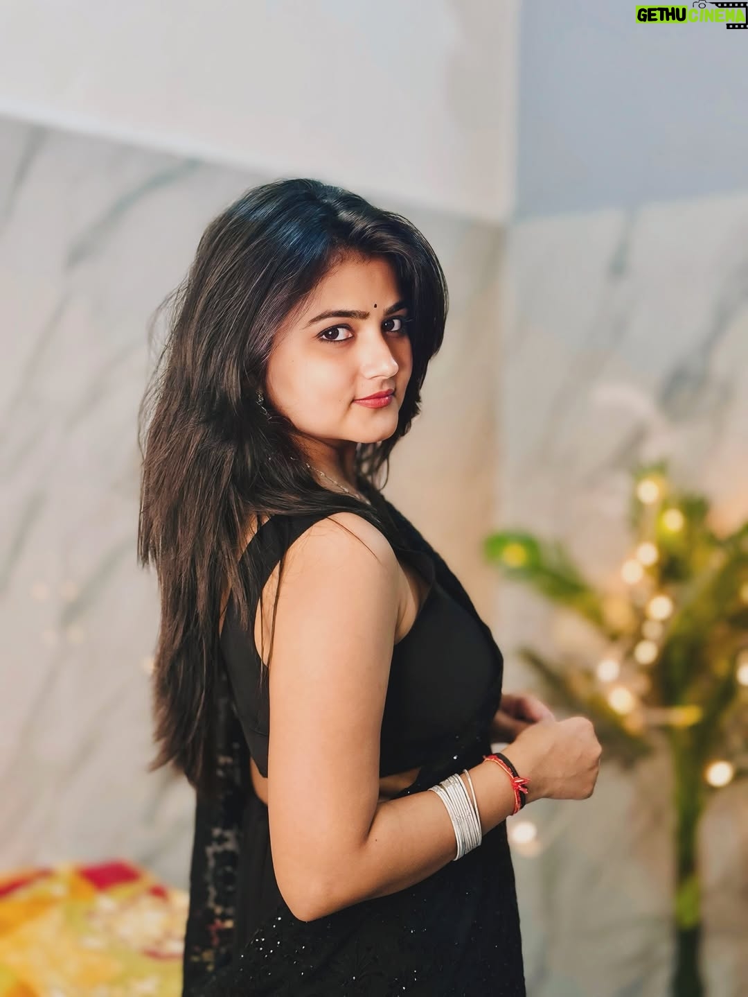 Vishali - 27.5K Likes - ❤️

#saree #visshh #fyp #saiyaara