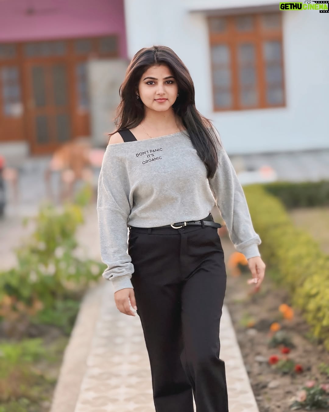 Vishali - 57.8K Likes - Sunshine and smiles. ☀️😊

#pic #instagram #instagood #portrait