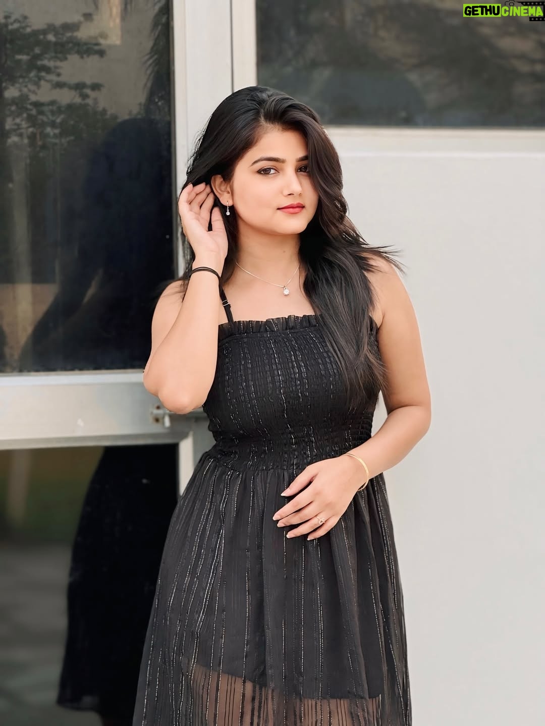 Vishali - 15.8K Likes - Sitare wargi✨♥️

#pic #pictureoftheday #picture #photo #photoftheday #love #fyp #foryou #explore #trending #arijit_singh #edsheeran
