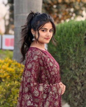 Vishali Instagram - Rooted in culture, blooming in style❤️🌸🌷
#pic #picture #photo #photooftheday #photography #photoshoot #picoftheday #trending #explore #portrait #traditional #explore #explorepage