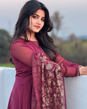 Vishali Instagram - Rooted in culture, blooming in style❤️🌸🌷
#pic #picture #photo #photooftheday #photography #photoshoot #picoftheday #trending #explore #portrait #traditional #explore #explorepage