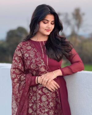 Vishali Instagram - Rooted in culture, blooming in style❤️🌸🌷
#pic #picture #photo #photooftheday #photography #photoshoot #picoftheday #trending #explore #portrait #traditional #explore #explorepage