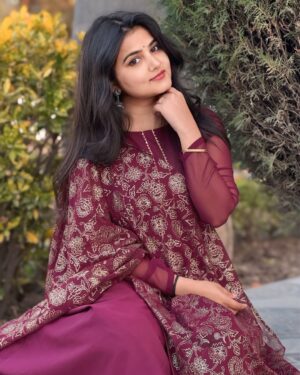 Vishali Instagram - Rooted in culture, blooming in style❤️🌸🌷
#pic #picture #photo #photooftheday #photography #photoshoot #picoftheday #trending #explore #portrait #traditional #explore #explorepage