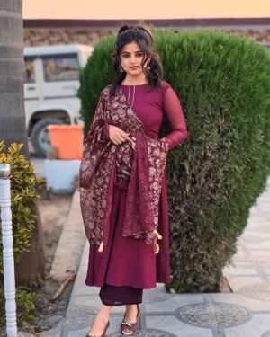 Vishali Instagram - Rooted in culture, blooming in style❤️🌸🌷
#pic #picture #photo #photooftheday #photography #photoshoot #picoftheday #trending #explore #portrait #traditional #explore #explorepage