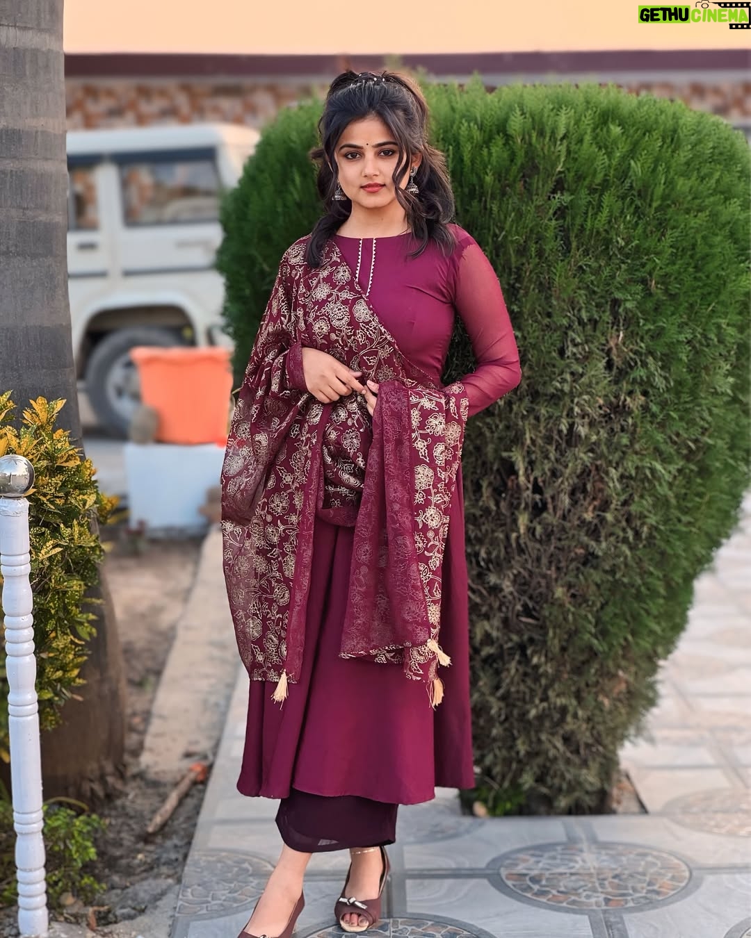 Vishali - 67.8K Likes - Rooted in culture, blooming in style❤️🌸🌷

#pic #picture #photo #photooftheday #photography #photoshoot #picoftheday #trending #explore #portrait #traditional #explore #explorepage