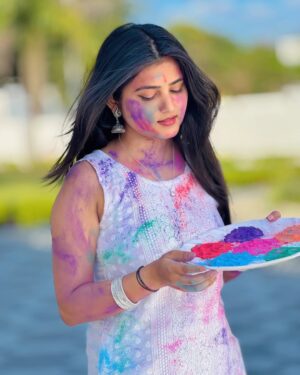 Vishali Instagram - Let’s paint 🎨our hearts ❤️with love & kindness this Holi🥰
#pic #picture #picoftheday #photo #photooftheday #photography #photoshoot #instagood #instagram #trending #explore #foryou #holi