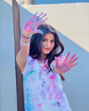 Vishali Instagram - Let’s paint 🎨our hearts ❤️with love & kindness this Holi🥰
#pic #picture #picoftheday #photo #photooftheday #photography #photoshoot #instagood #instagram #trending #explore #foryou #holi