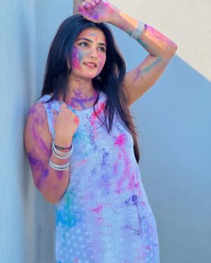 Vishali Instagram - Let’s paint 🎨our hearts ❤️with love & kindness this Holi🥰
#pic #picture #picoftheday #photo #photooftheday #photography #photoshoot #instagood #instagram #trending #explore #foryou #holi