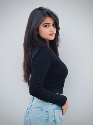 Vishali Instagram - Back to Black 🖤
#visshh #photos #foryou #black