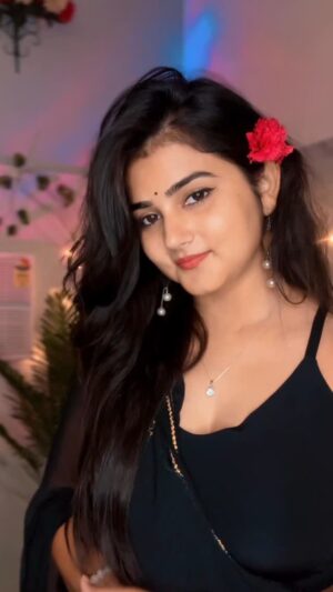 Vishali Instagram - Phool🌺
#fypage #visshh #trendingreels #explore #bollywood
