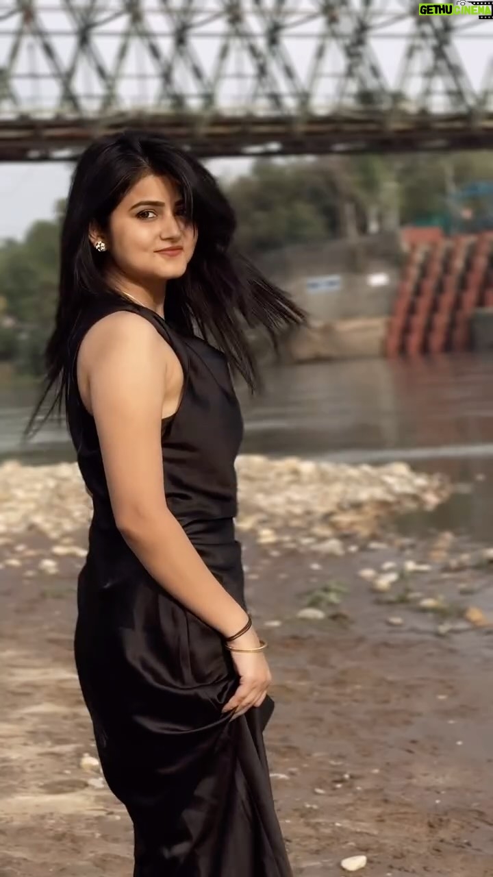 Vishali - 21.4K Likes - Manzar tu 🖤
