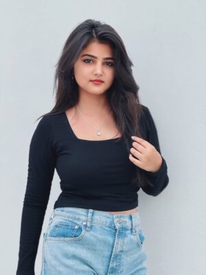 Vishali Instagram - Back to Black 🖤
#visshh #photos #foryou #black