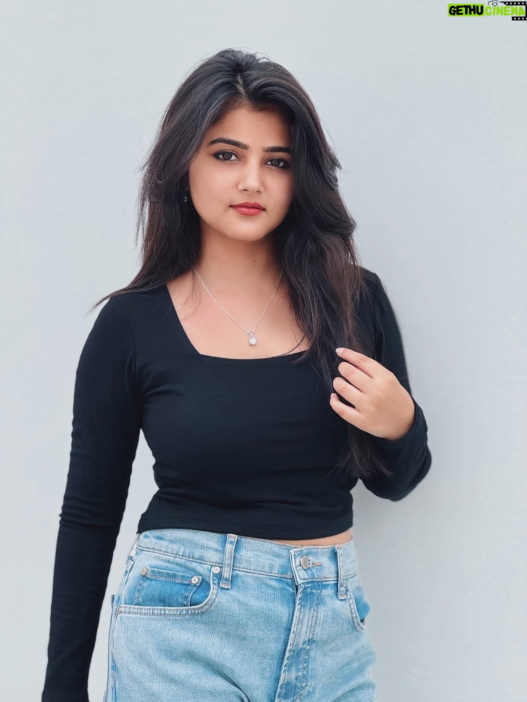 Vishali - 17.5K Likes - Back to Black 🖤

#visshh #photos #foryou #black