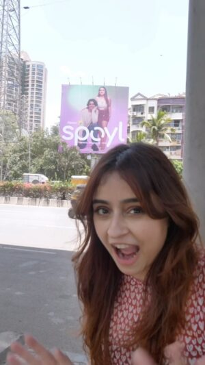 Vitasta Bhat Instagram - Who knew this wide eyed teenager from Jammu will be on a billboard in her favourite city 🎀
Thankyou @spoylonflipkart to make this little dream come true🥰
And my lovely team at @cloutpocketaces love you guys💞💞🧸💞
And lastly to everyone who has ever watched anything I’ve ever done! I owe you everything 💞