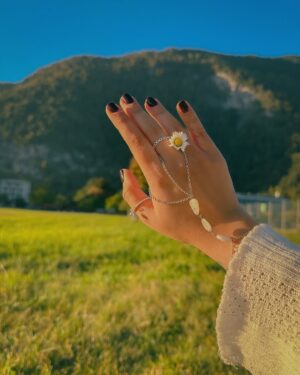 Vitasta Bhat Instagram - 🌼 me and the daisy - a love story🌼