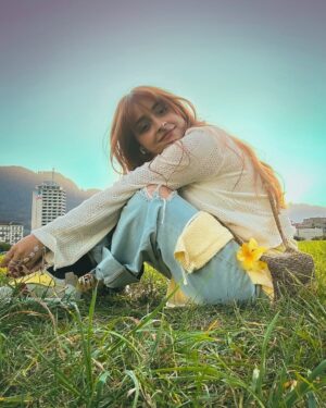 Vitasta Bhat Instagram - 🌼 me and the daisy - a love story🌼