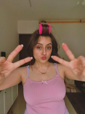 Vitasta Bhat Instagram - Serving face and salads in July #JulyDump