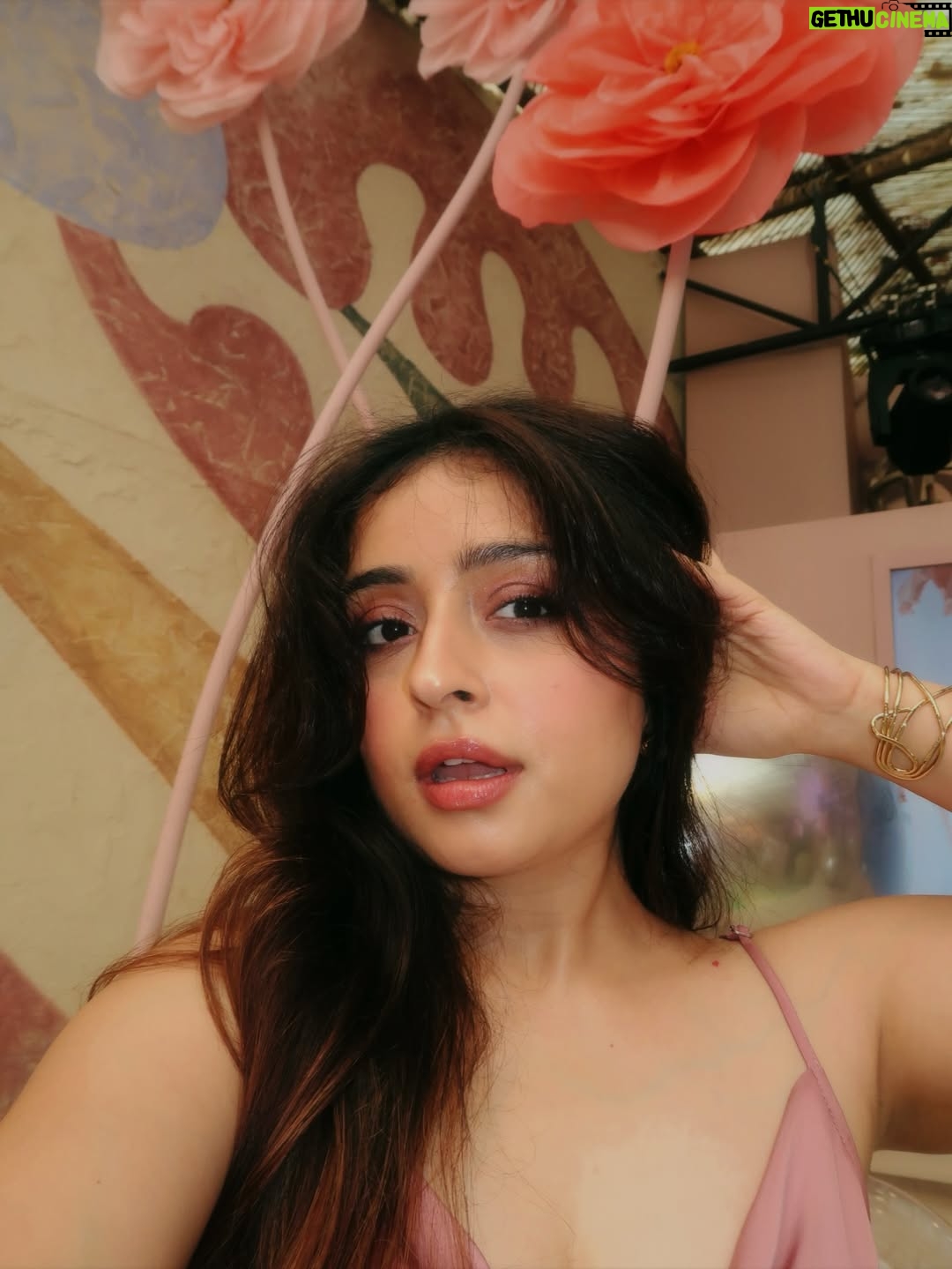 Vitasta Bhat - 10K Likes - Serving face and salads in July #JulyDump