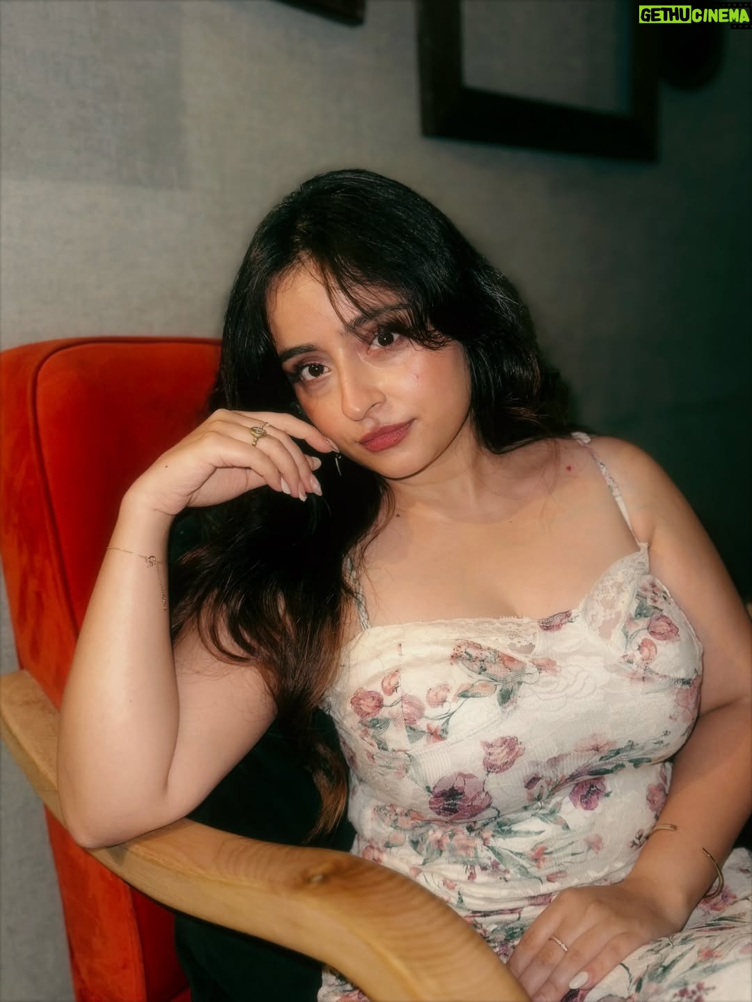 Vitasta Bhat - 10K Likes - Serving face and salads in July #JulyDump