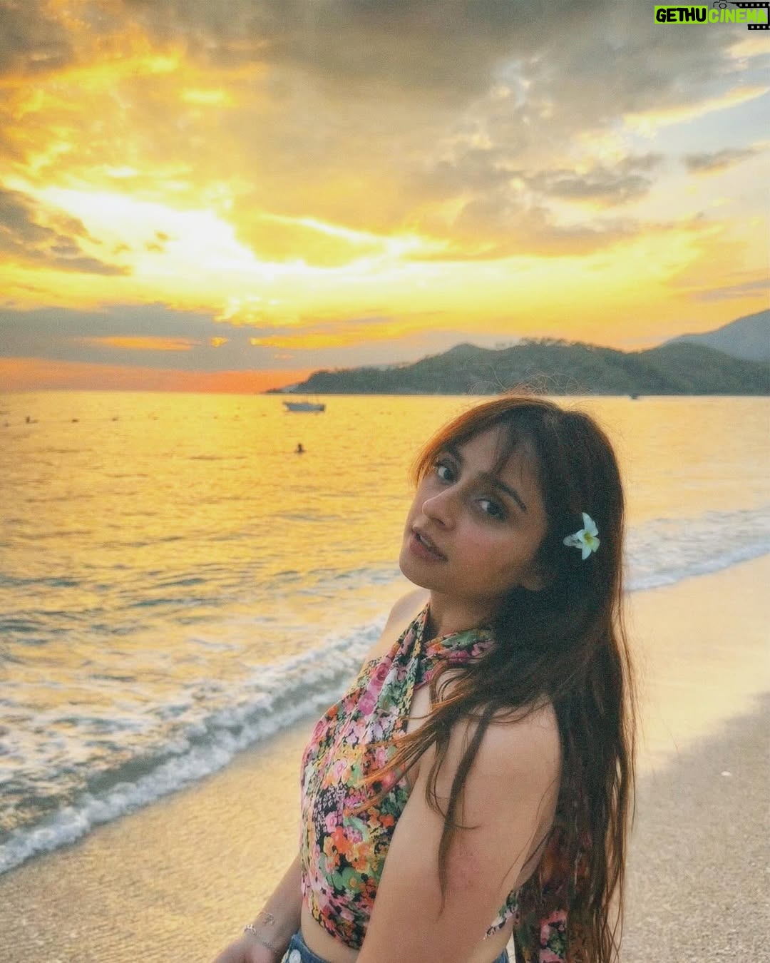 Vitasta Bhat - 50.3K Likes - When the sun came up, i was looking at you 🌅