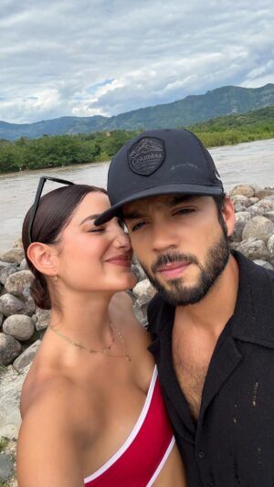 Vivian Ossa Instagram - Relación sana = balance 😌sígueme para más claves de una buena relación 😂Todo en armonía! #comedia #parati #humor #parejas #humordeparejas