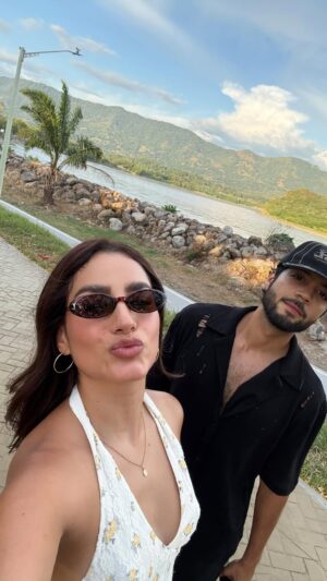 Vivian Ossa Instagram - Quien los entiende ? 😌 Si con el ensayo te enredas, imagínate en la función🤭😂 envíaselo a tu parej@ #comedia #humor #parejas #humordeparejas #parati