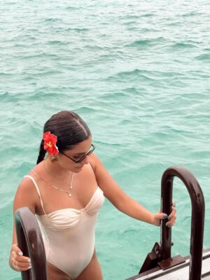 Vivian Ossa Instagram - Perfect day at coco cay 🥥🌴 @royalcaribbean @royalcaribbeanlatam #StaroftheSeas #RoyalPartner #FirstLook