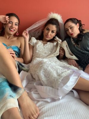 Vivian Ossa Instagram - Feliz dia del actor 🎬 desde los 13 años dando lora 🤭😂gracias por acompañarme en cada personaje espero poder seguir creciendo y compartiendo este arte que me hizo soñar desde pequeña ♥️ con cual personaje me conociste ? #diadelactor #parati #actriz