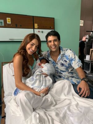 Vivian Ossa Instagram - Feliz dia del actor 🎬 desde los 13 años dando lora 🤭😂gracias por acompañarme en cada personaje espero poder seguir creciendo y compartiendo este arte que me hizo soñar desde pequeña ♥️ con cual personaje me conociste ? #diadelactor #parati #actriz