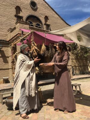 Vivian Ossa Instagram - Feliz dia del actor 🎬 desde los 13 años dando lora 🤭😂gracias por acompañarme en cada personaje espero poder seguir creciendo y compartiendo este arte que me hizo soñar desde pequeña ♥️ con cual personaje me conociste ? #diadelactor #parati #actriz