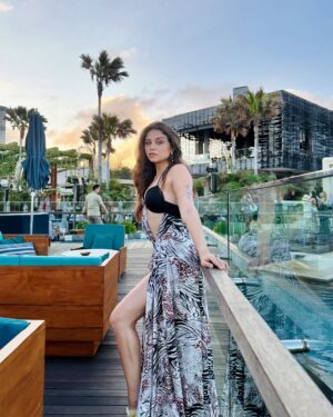 Vrushali Vachhiyat Instagram - Sunset views and good grooves at Savaya 🥂 - basking in the Bali magic☀️🌴
.
Outfit: @bidhaman
.
#SavayaClub #BaliAdventures #baliindonesia #balilivin #balilife #baliisland #uluwatu #travelgram #travellife #whatiwore #balioutfit #savayabali #savaya